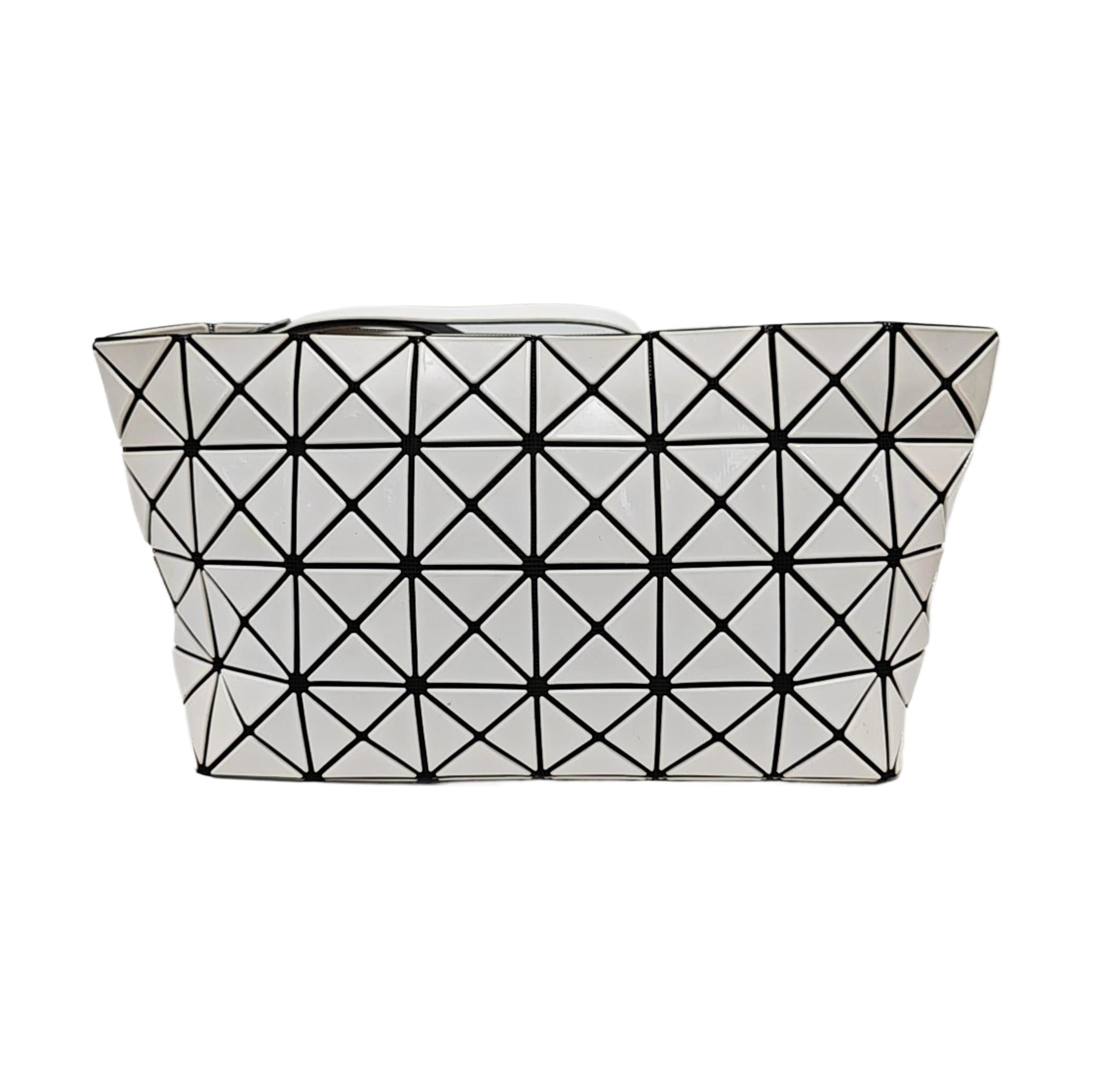 [Pre-Owned] White Special Material Clutch - Very Good #1A5B4W1 ONE SIZE