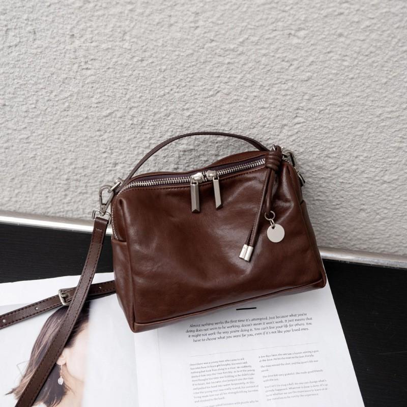 

Fashionable High-end Top-layer Cowhide Cross-body Bag 2026 Niche Commuting All-matching Genuine Leather Portable Shoulder Women s