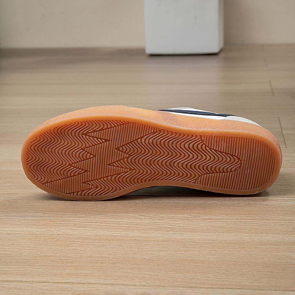 Fashion Women Sneakers 2025 Spring New Luxury Flat Loafers Comfortable Slip on Soft Female Sneakers Lightweight Outdoor Shoes for Women