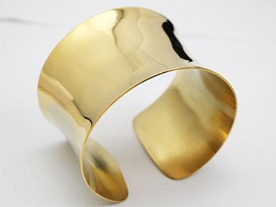 Bordi Rialzati Liscio Lucido Bracciali Dorati Acciaio Inossidabile Gioielli di Moda Ampio Grande Bracciale a Manetta Dorato Per Donne Signore