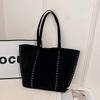 New Niche Design Rivet Single Shoulder Armpit Bag Large Capacity Tote Bag Casual Fashionable Trendy Women's Bag