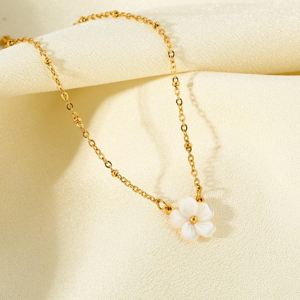ins French light luxury white shell peach blossom pendant necklace women's plated 18k gold stainless steel exquisite collarbone chain