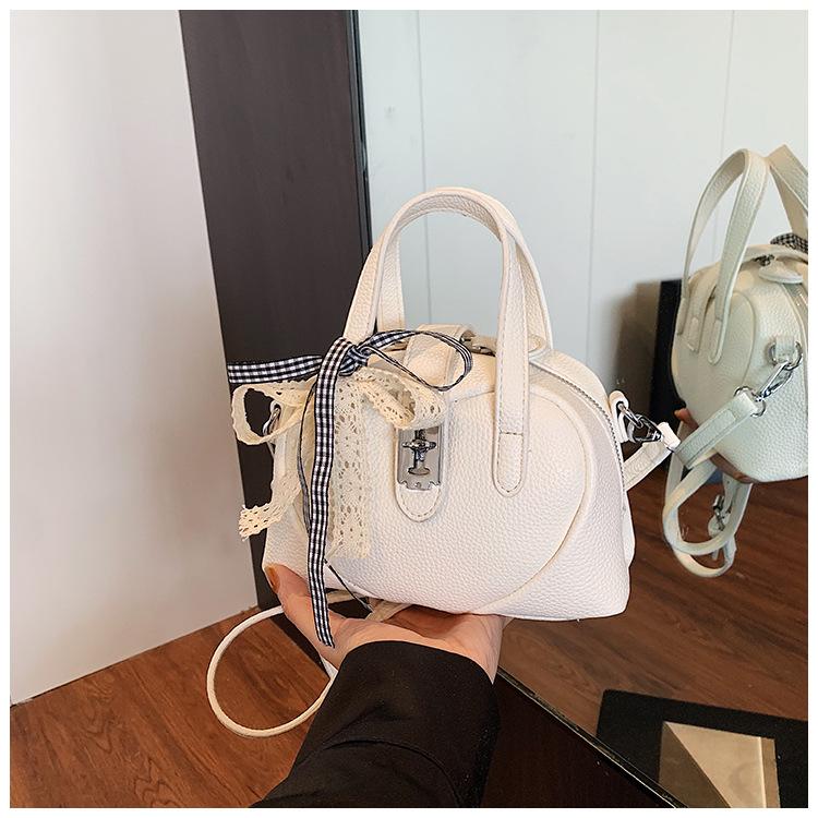 

Нишевый дизайн портативная сумка-ракушка женская 2025 весна новая модная универсальная на плечо сумка-мессенджер белый