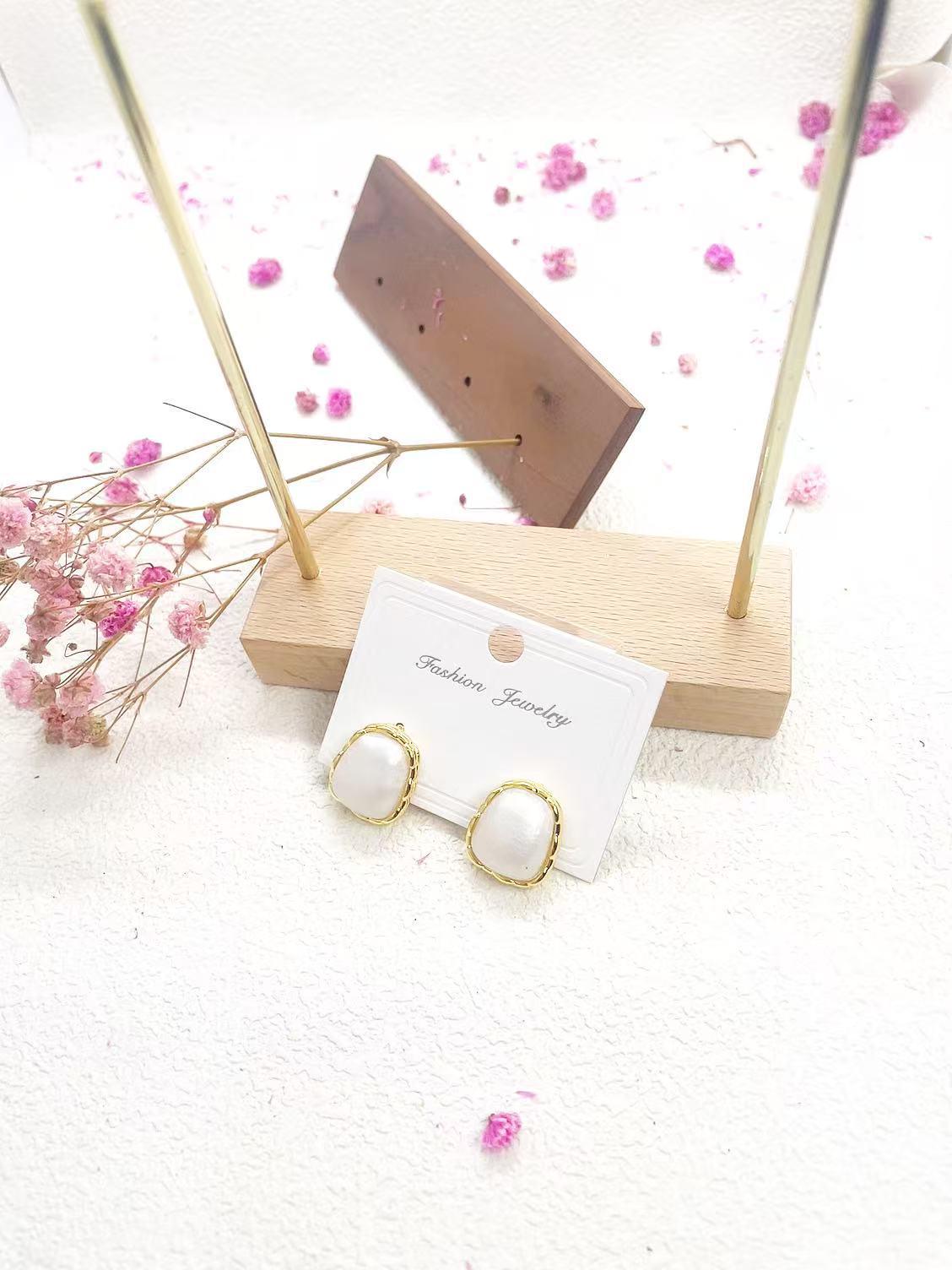 

Серьги-пусеты 2025 в стиле ретро с жемчугом, серебро S925, элегантные и универсальные ювелирные украшения в стиле вне времени 18K