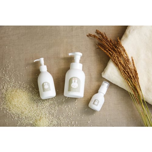 Mamagokoro Foaming Body Shampoo for Sensitive Skin In Babies and Adults, Gift Wrapped In a Gift Bag (Plant-Based, Made with Japanese Rice and Rice Bra