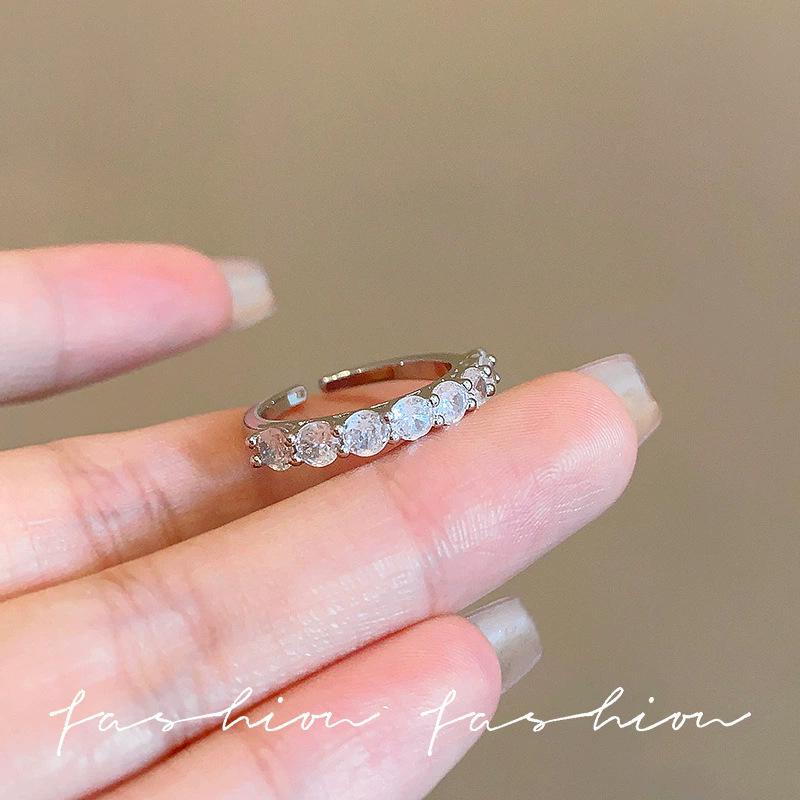 Elegant Butterfly Zircon Silver Ring: Women's High-End Luxury Style Jewelry