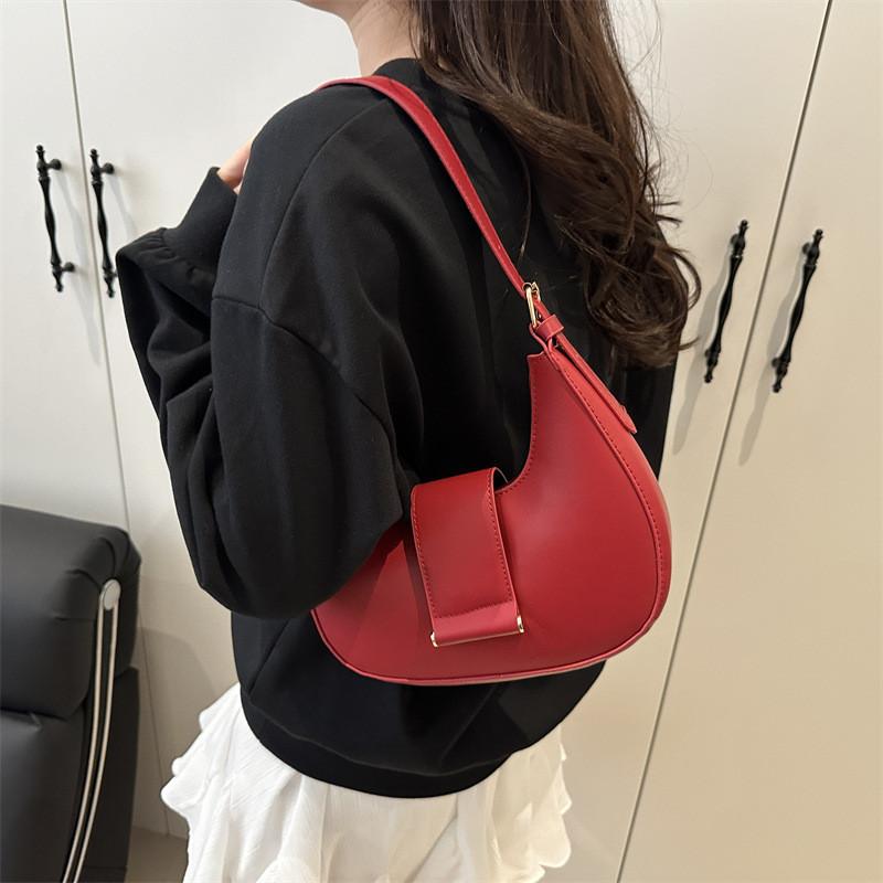 Street Style Pu Small Shoulder Bag For Women With Zipper Closure And Phone Pocket