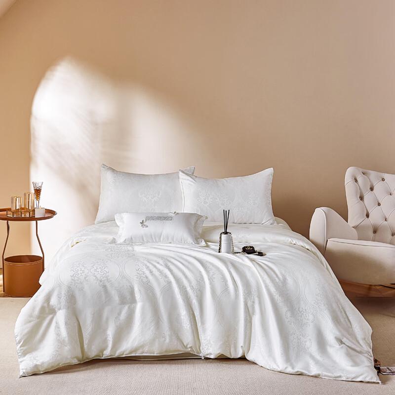 

Southern Living Luxury Silk Blend Jacquard Quilt 200cm*230cm