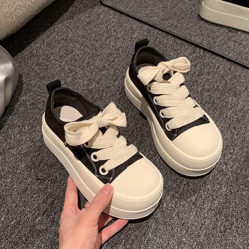 European station soft leather thick baseplate shoes women's 2025 spring and autumn new small white shoes round head lace-up casual bread shoes