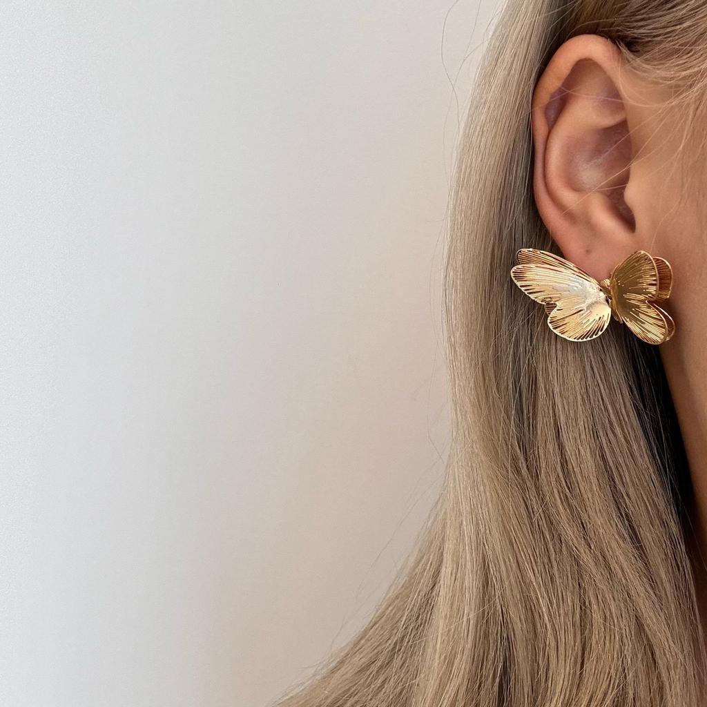 Exquisite Butterfly Hollow Stud Earrings: European & American High-End Fashion