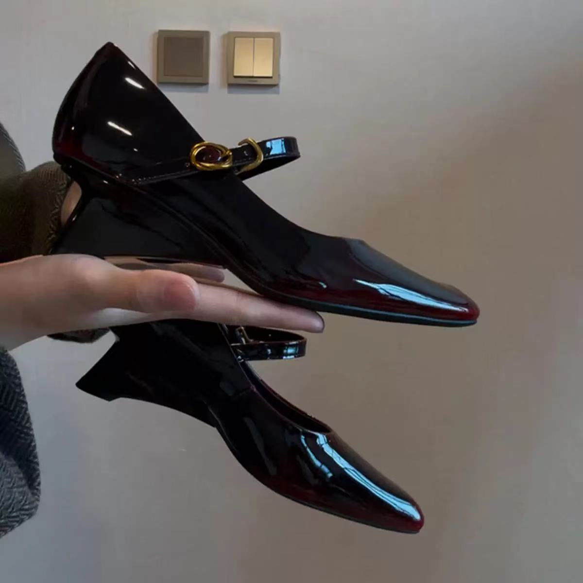 

Модные новые туфли-лодочки на высоком каблуке янтарного цвета, женские туфли-клинья на одной пуговице, туфли из маленькой кожи с квадратным носком, маленькие туфли-лодочки на высоком каблуке 40 коричневый