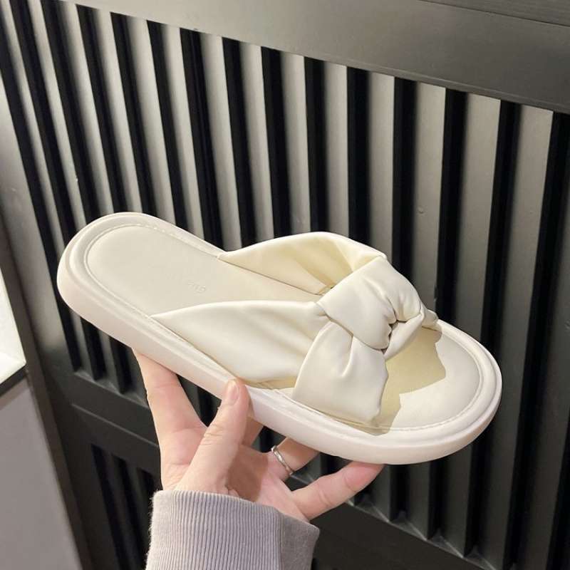 2025 summer new soft-soled slippers for women's summer wear non-slip and versatile casual pregnant women one-word cool slippers