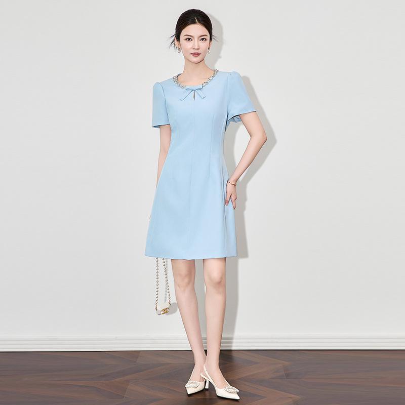 

Женское облегающее платье Qianjinfeng с коротким рукавом и воротником, украшенным стразами Medium светло-синий