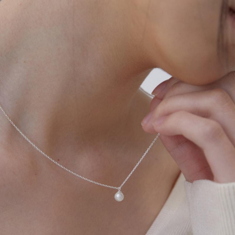 byweekend Minimal pearl necklace