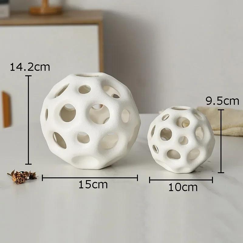 

Creative Spherical Hollow Statue Creative Ornaments Desk Decoration Ceramic Hollow Ball Sculpture Artwork Room Aesthetic Decor