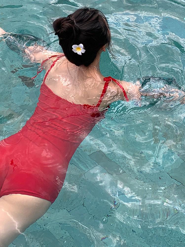 Korean Style Solid Color One-Piece Swimsuit – Slimming, Sexy Back Design, Belly Cover, Fashionable Student Holiday Swimwear for Women.