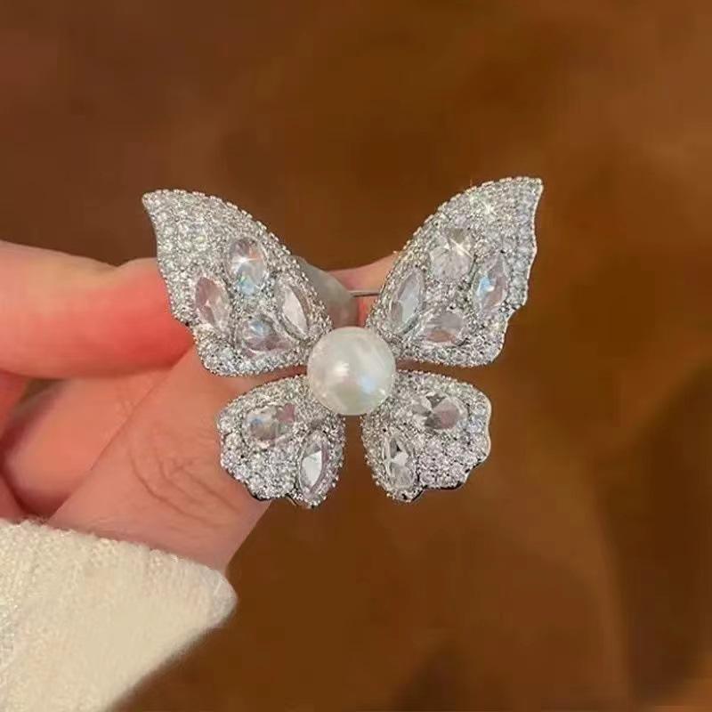 Blume Schmetterling Brosche, Modische High-End Herren- und Damen Anti-Rutsch Nadel Accessoire Geschenk