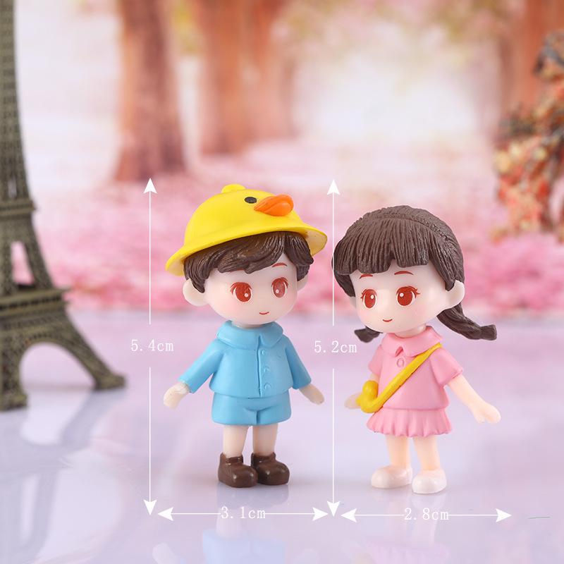 Cute Kissing Couple Dolls: Electric Car Interior Ornaments