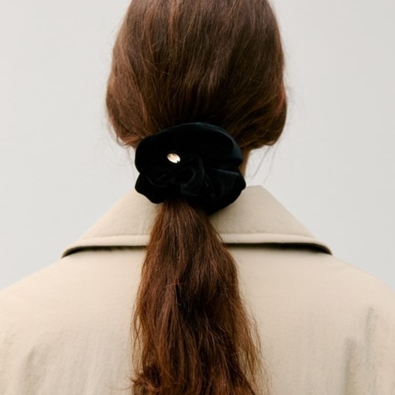 DEPOUND soft velvet scrunchie - black (L)