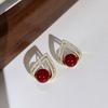 Small and exquisite geometric triangle white pearl stud earrings for women new trendy French vintage high-end earrings earrings