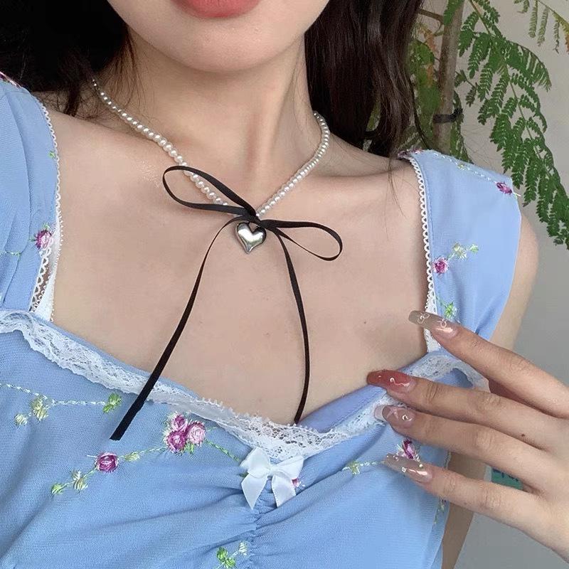 Korean 3D Metal Heart Pearl Bow Necklace - Unique Fashion Design Clavicle Chain