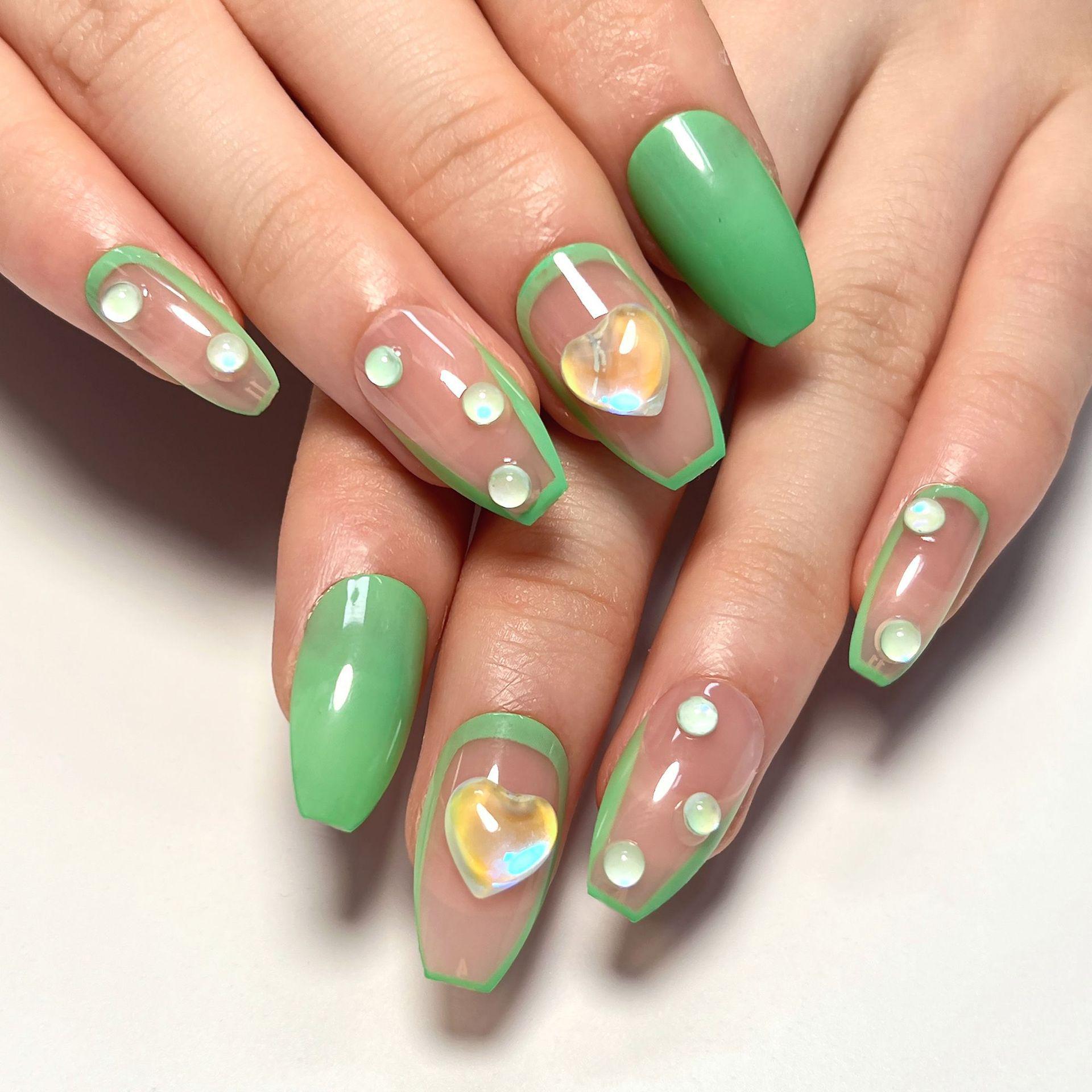 Short Ballet Green-Edged Press-On Nails with Pearl Heart Design Glue Version