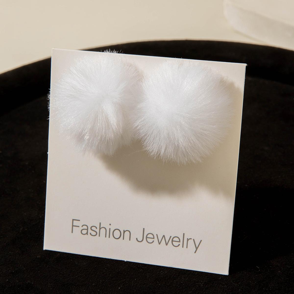 Fresh and sweet plush earrings for women, temperament autumn and winter geometric round stud earrings for women