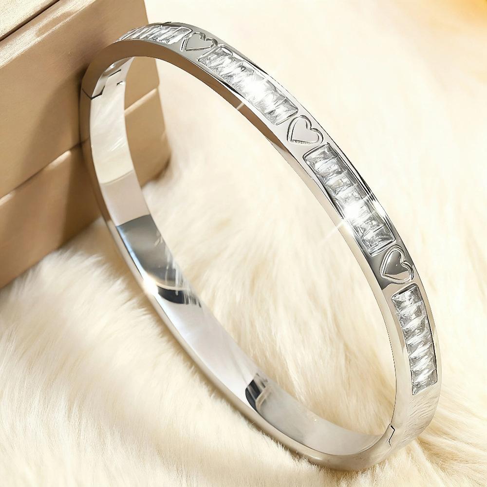 New Four-leaf Flower Row Fashionable European and American Elegant Temperament Versatile Women's Jewelry Bracelet