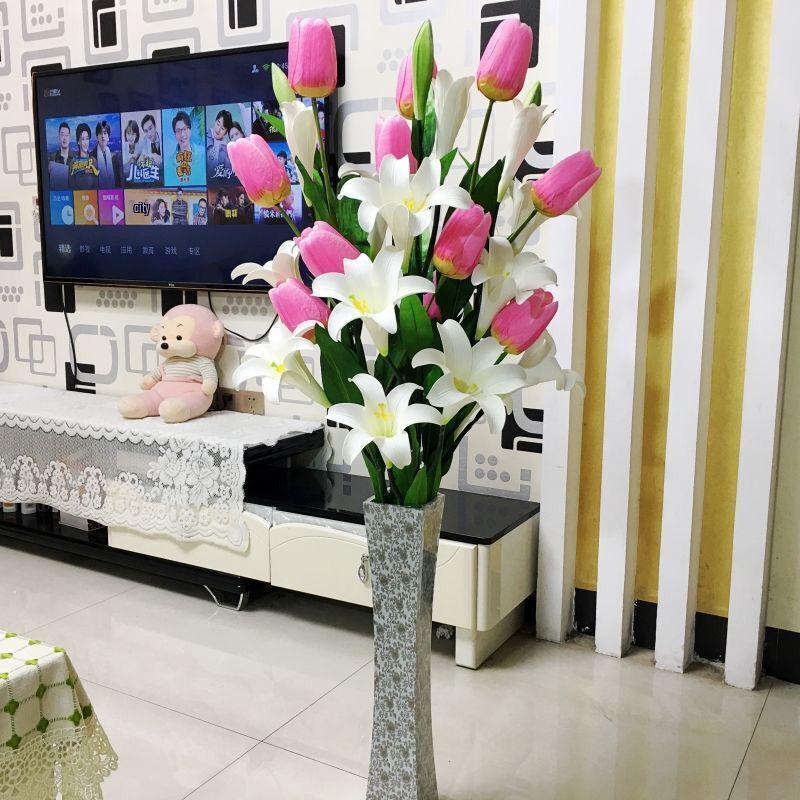 Künstlicher Hochzweig-Lilienstrauß: Seiden- & PU-Tulpen für Wohnzimmer-Bodendekoration