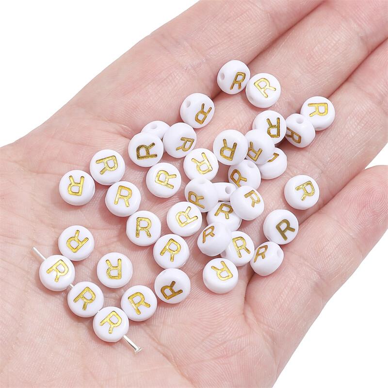 50 ks Akrylové zlaté A-Z anglické písmenkové korálky Ploché kulaté korálky s abecedou pro výrobu šperků DIY Pár Přátelství Náramek Náhrdelník