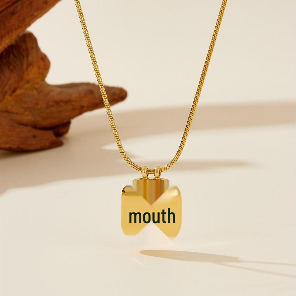 European and American Emerald Pendant Necklace: Women's Light Luxury, 18k Gold-Plated Clavicle Chain