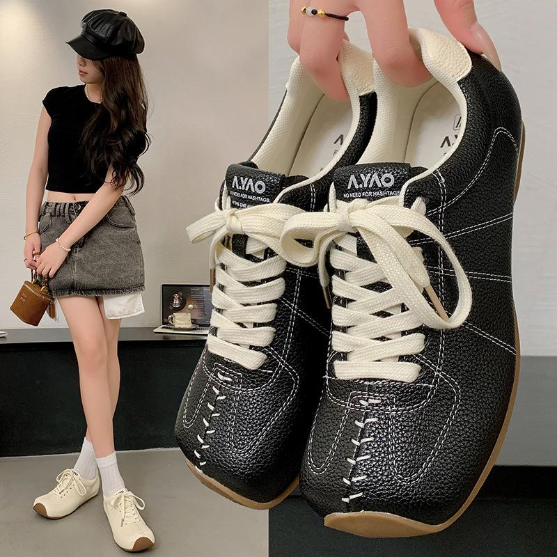 

In the summer of 2025, the new simple lychee pattern structure cabinet German training shoes 4cm versatile square head ins wind little white shoes wi 40 чёрный