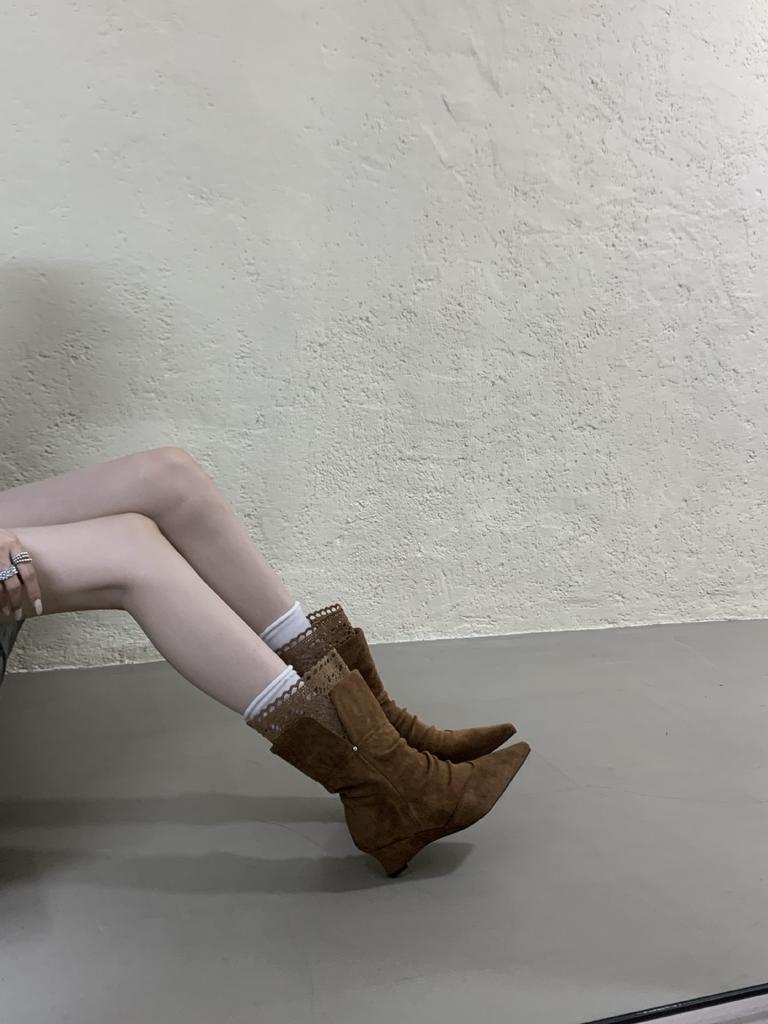 Spitzer Keilabsatz Skinny Stiefel Damen 2025 Herbst und Winter Beige Plüschstiefel Hoher Absatz Britischer Stil Stiefel Skinny Stiefel