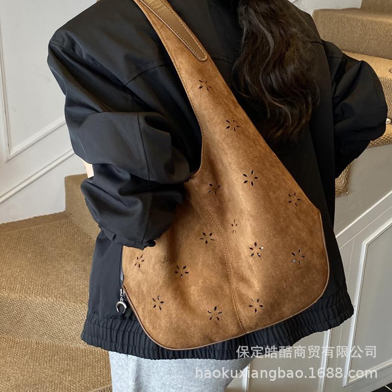 Foreign style fashionable exquisite and versatile large-capacity suede Korean version new 2025 autumn women's shoulder bag tote bag
