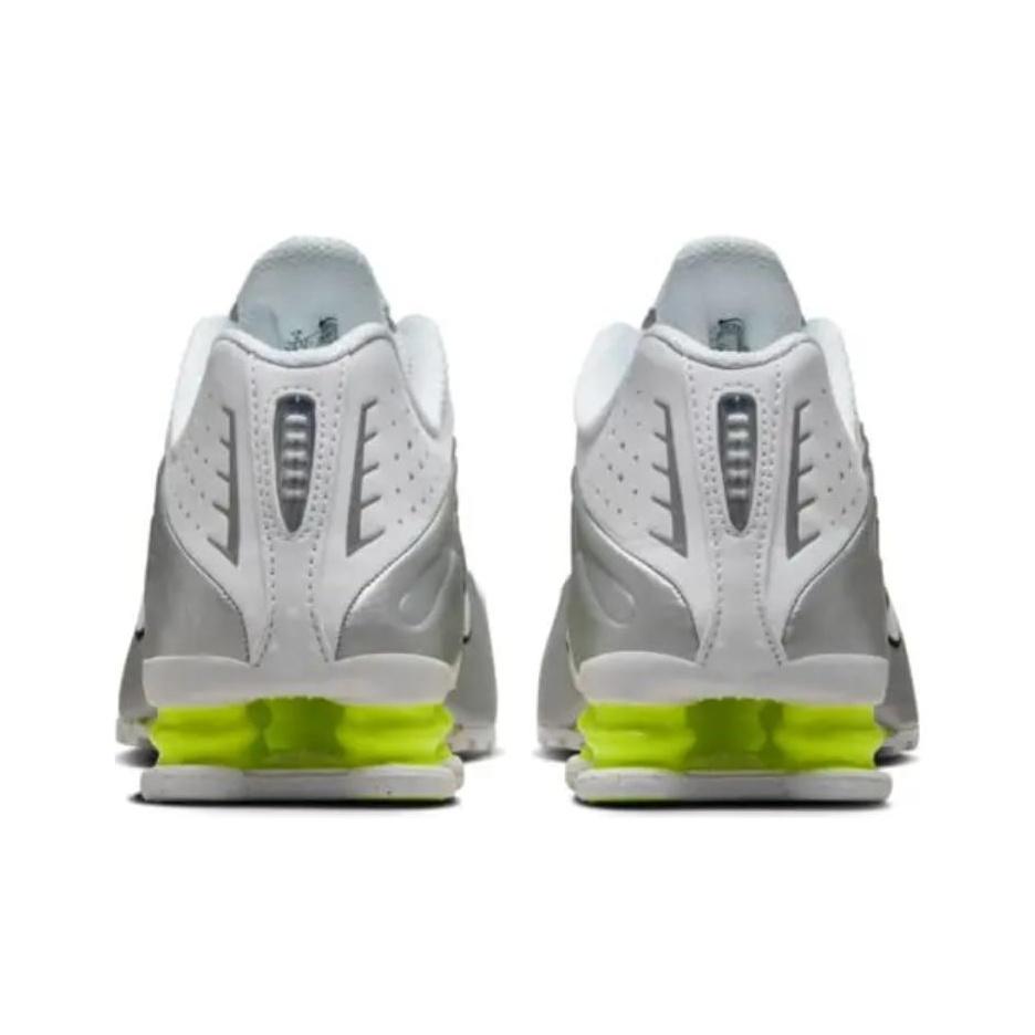 Nike Baskets Shox R4 Blanc Argent Métallisé Femme Volt AR3565-102