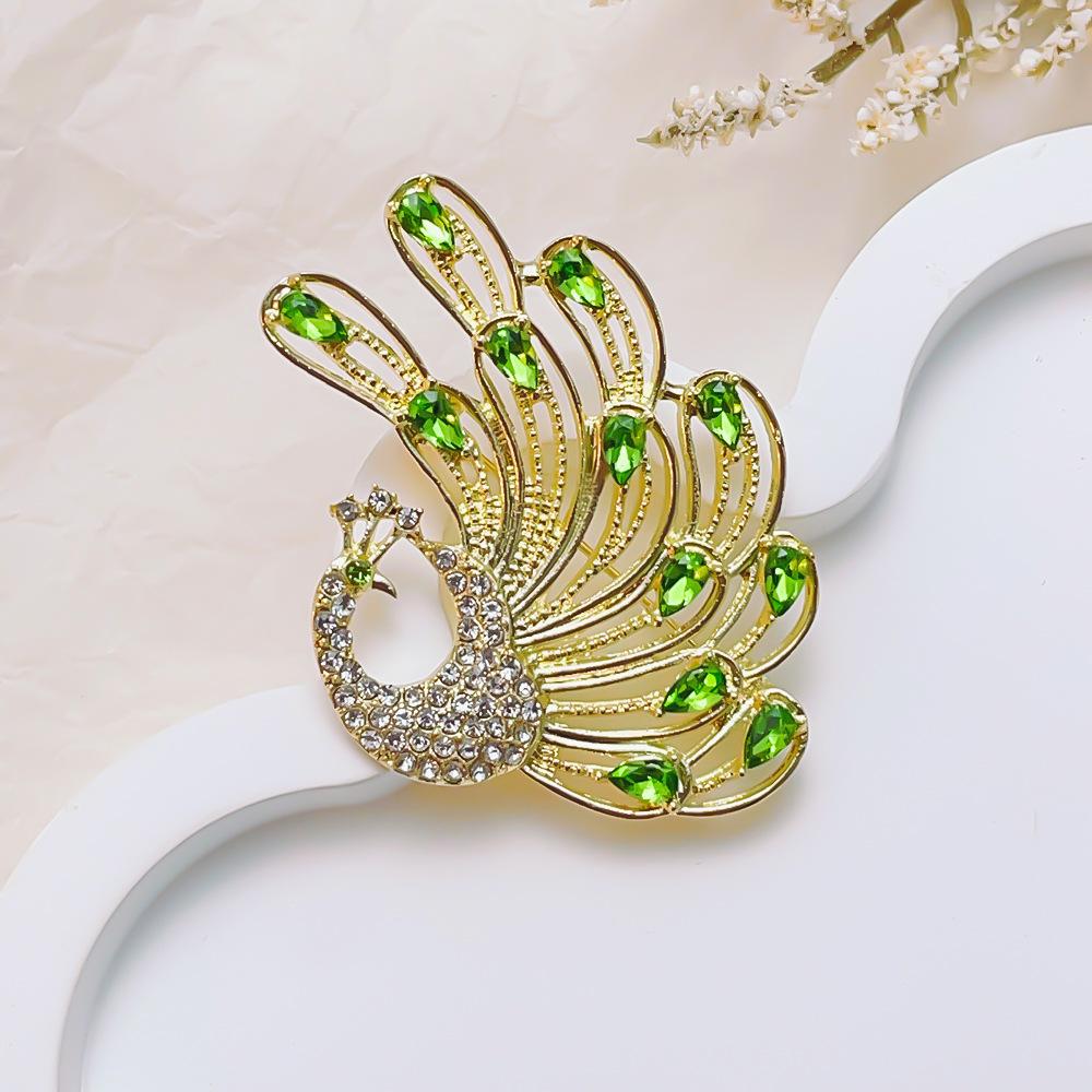 New Green Water Peacock Open Brooch, Feminine, Versatile, Light, Luxurious, High-end,