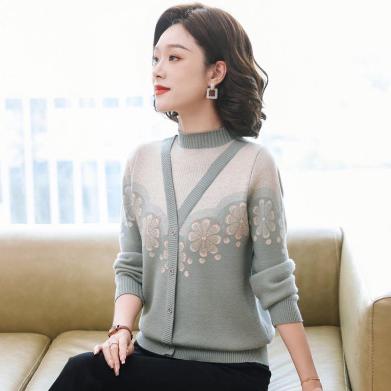 Mom's autumn and winter plush sweater to keep warm, with middle-aged and old women's winter clothing integrated plush fake two-piece bottoming shirt