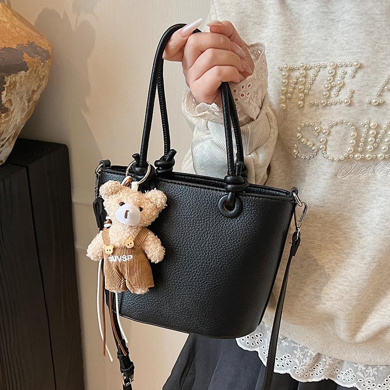 Wholesale hot sale high quality casual lychee pattern solid color portable bucket bag versatile simple wind commuter messenger bag women