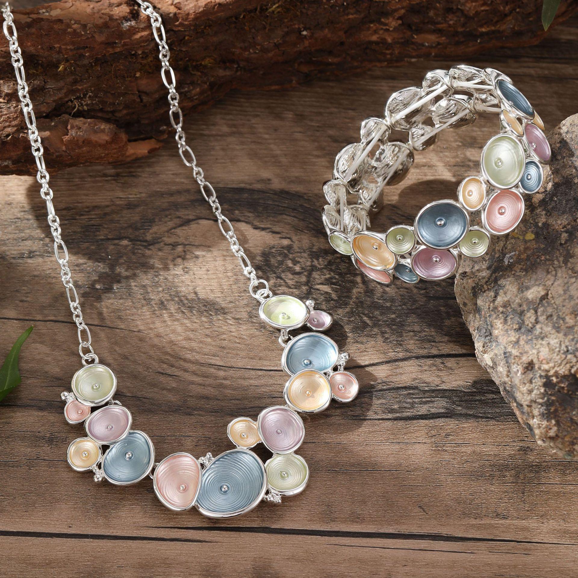 

Цветная эмаль, геометрический круглый браслет-ожерелье с цветком, женское универсальное премиальное ожерелье