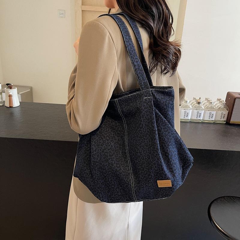 2025 Autumn and Winter Simple Denim Shoulder Bag Fashionable Large-capacity Commuter Tote Women's Bag Student Class Leisure Schoolbag