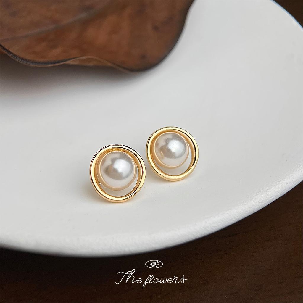 

French Round Geometric Pearl Stud Earrings Silver Needle Temperament Versatile Earrings Korean Fashion Earrings