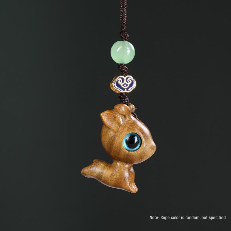 Green Sandalwood Deer Pendant Keychain: Wood Carving Charm for Bags and Ornaments