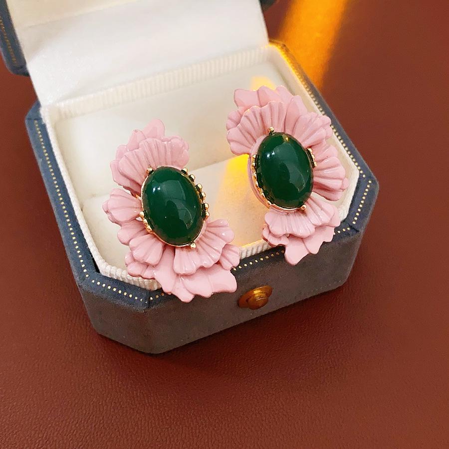 Vintage Rhinestone Pearl Flower Stud Earrings - Elegant, Versatile, High-End Design.