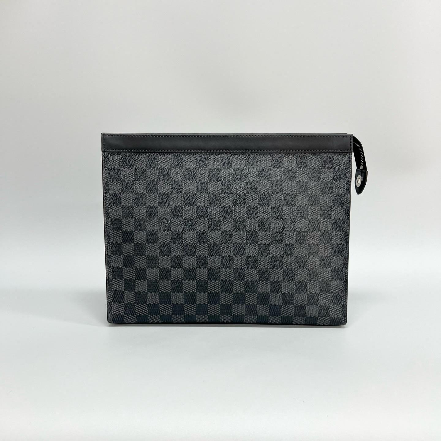 [Pre-Owned] Voyage Large Gray Coated Canvas Checkered Toiletry Pouch Clutch - Very Good #Q6NG0W ONE SIZE
