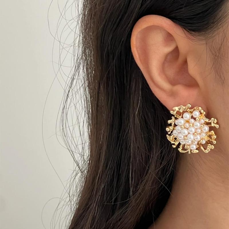 Pearl Earrings New Jewelry Retro Gold Flower Accessories Niche Light Luxury High-end Earrings Women
