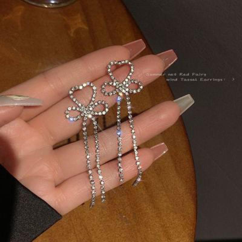 Star Series Diamond Earrings: High-End Niche Design for Women, Neutral Silver Needle