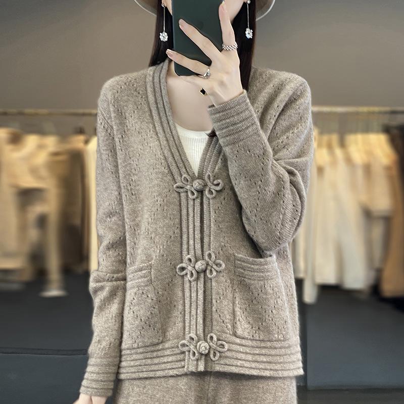 2025 Autumn/Winter Women's Pure Wool Cardigan with Chinese Knot Jacquard & Pockets