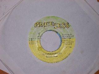 

7-дюймовая пластинка КРУГЛАЯ ГОЛОВКА - Плач матери НИКАКОЙ Цена Менее 1995 Ямайка Регги, Ска и Даб Б/У