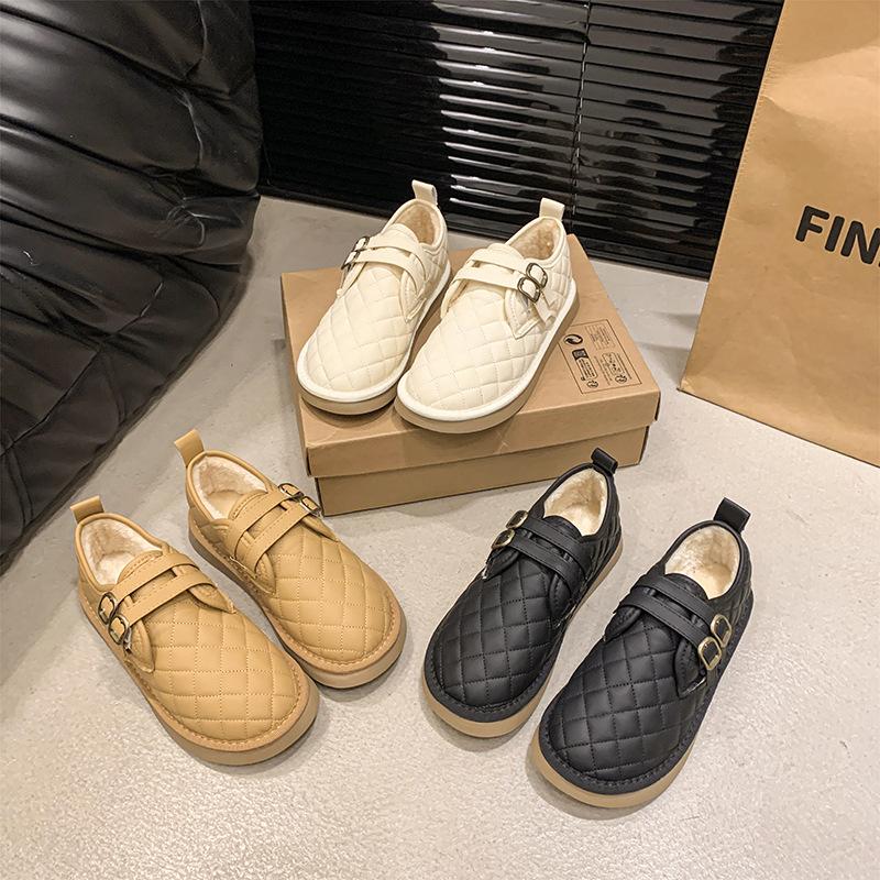 Nouvelles chaussures en coton pour femmes velours 2025 automne et hiver chaussures à enfiler paresseuses bonnets à pompon semelle souple polyvalentes antidérapantes bottes de neige