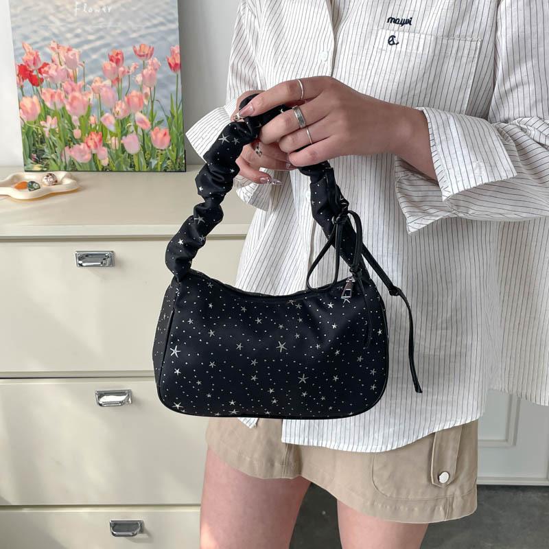 Underarm Pleated Single-shoulder Commuter Bag with A Sophisticated and Versatile Style